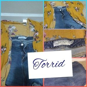 Cute Torrid size 20 denim shorts.